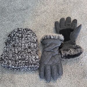 Apana Gray Quilted Gloves (new) with Faux Fur Trim & Beanie